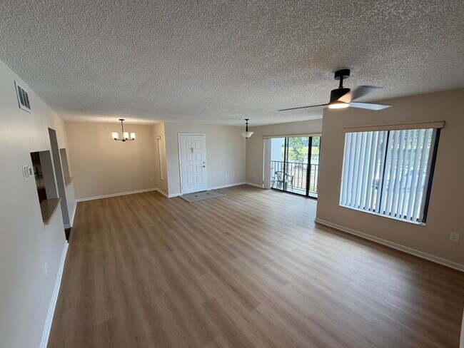 Building Photo - 2575 Pine Ridge Way S