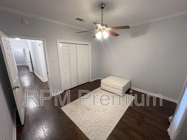 Building Photo - 7850 Greenwell St