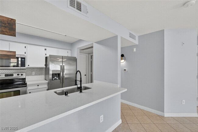 Building Photo - 1150 N Buffalo Dr