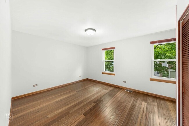 Building Photo - 1555 N Gatewood Ave