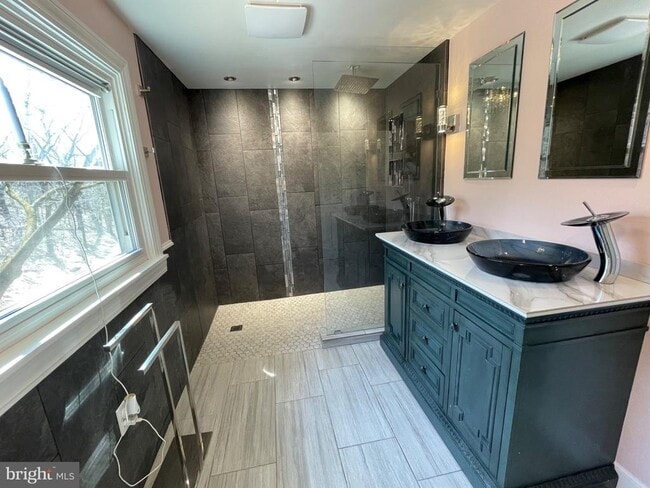 Building Photo - 12399 Shue Ct