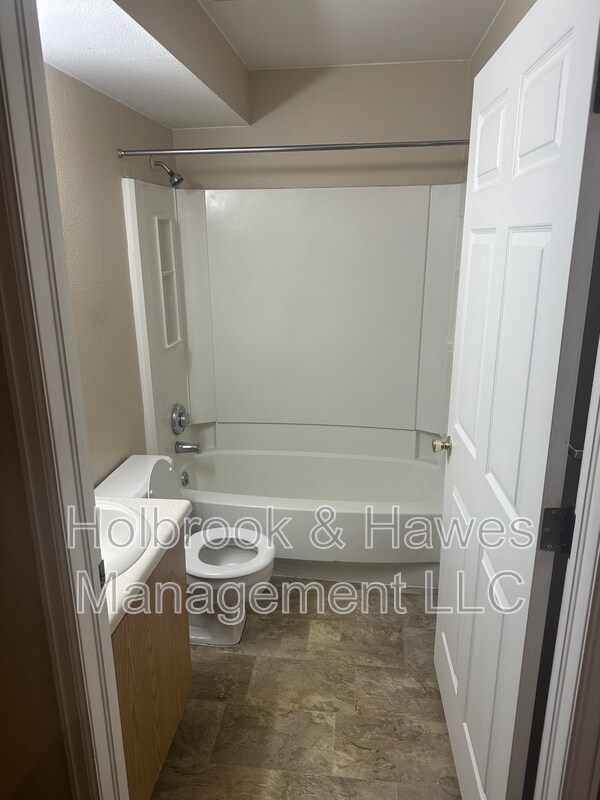 Building Photo - 4531 Boardwalk Dr