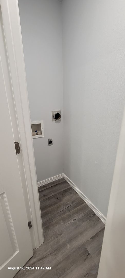 Building Photo - GROUND LEVEL UPDATED COLONIAL PARK CONDO