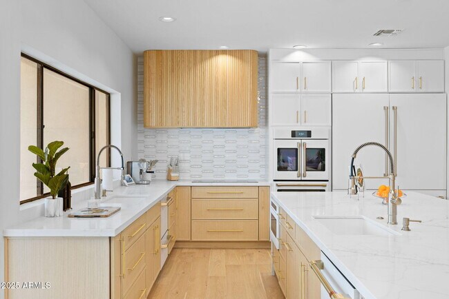 Building Photo - 10111 E Cholla St