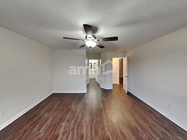 Building Photo - 419 Creekside Ln