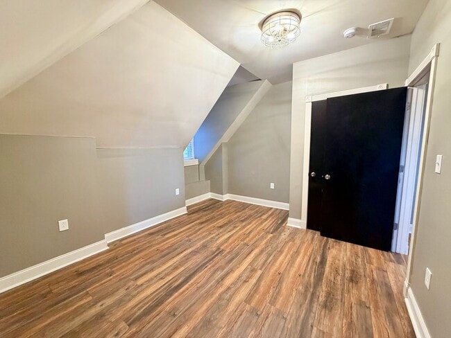 Building Photo - 227 N Negley Ave