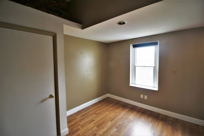 Building Photo - Fabulous Fells Point 1bd+Den/1ba Rowhome w...