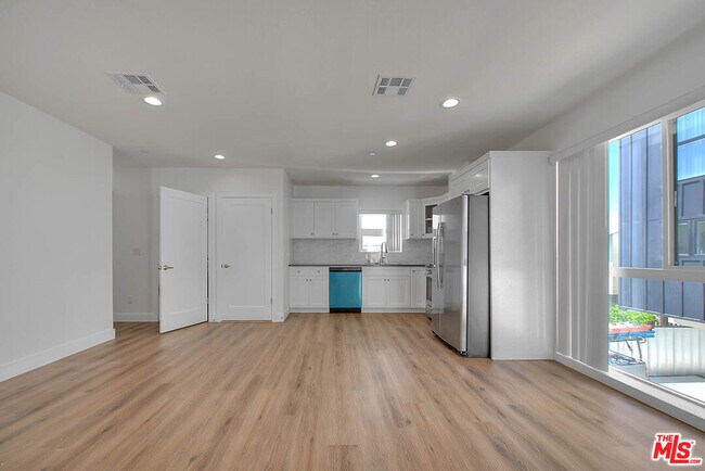Building Photo - 1013 Wilton Pl