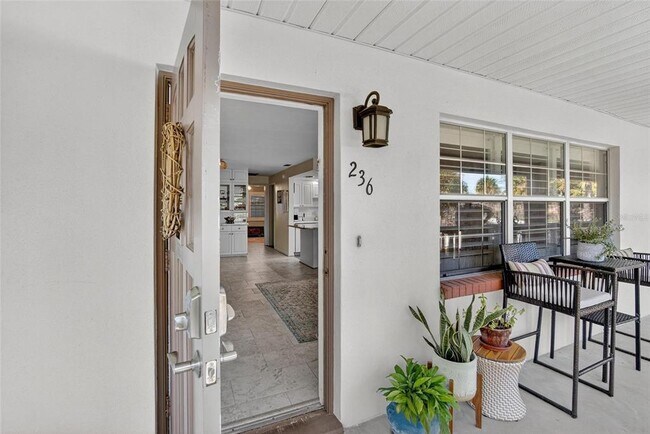 Building Photo - 650 Pinellas Point Dr S