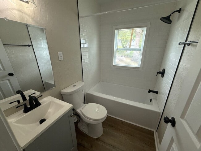 Building Photo - Fully Renovated 2-Bedroom Home – Move-In R...