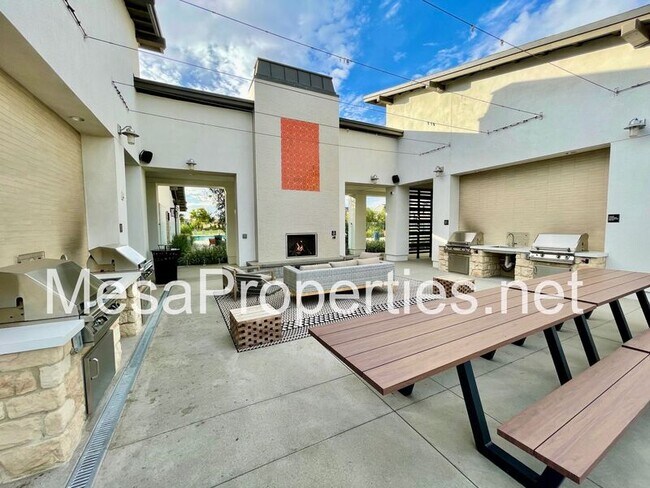 Building Photo - 3880 S Oasis Paseo