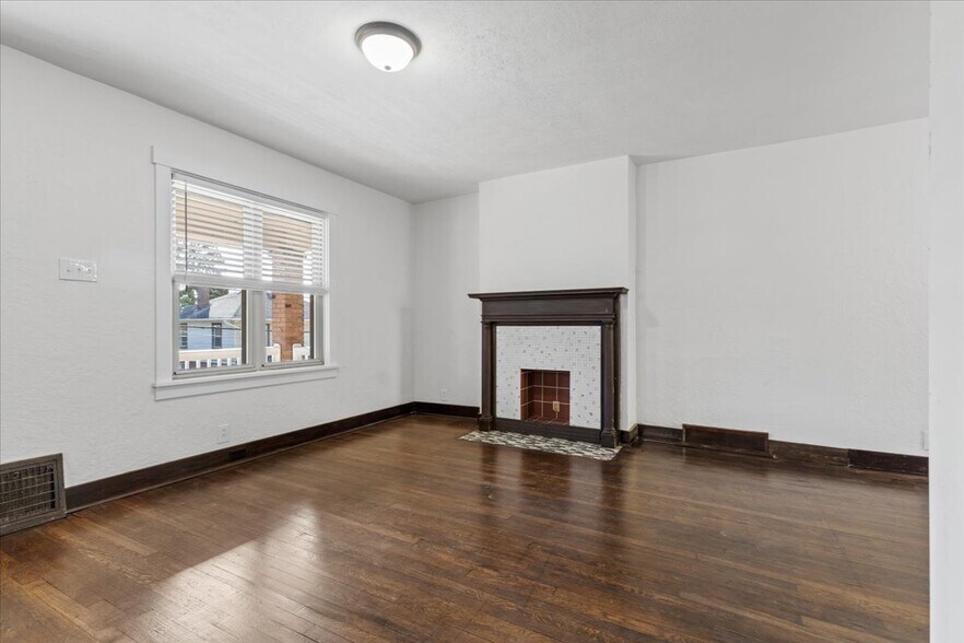 Building Photo - 2816 Clermont Ave