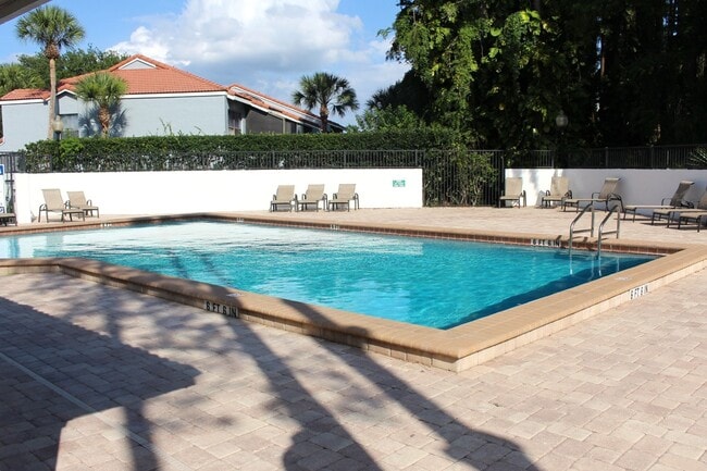 Building Photo - Lovely Condo for rent