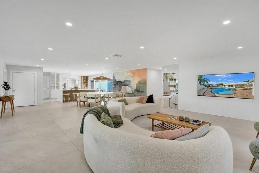 Building Photo - 5581 NE 31st Ave