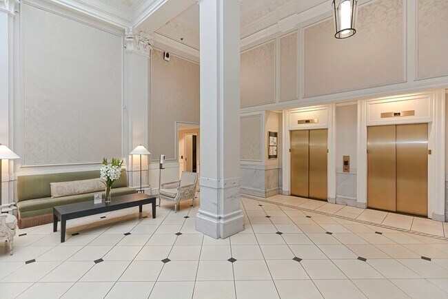 Building Photo - 21 Beacon St