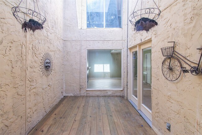 Building Photo - 11311 Harwin Dr.