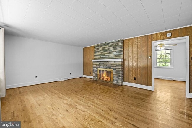 Building Photo - 2917 1st St