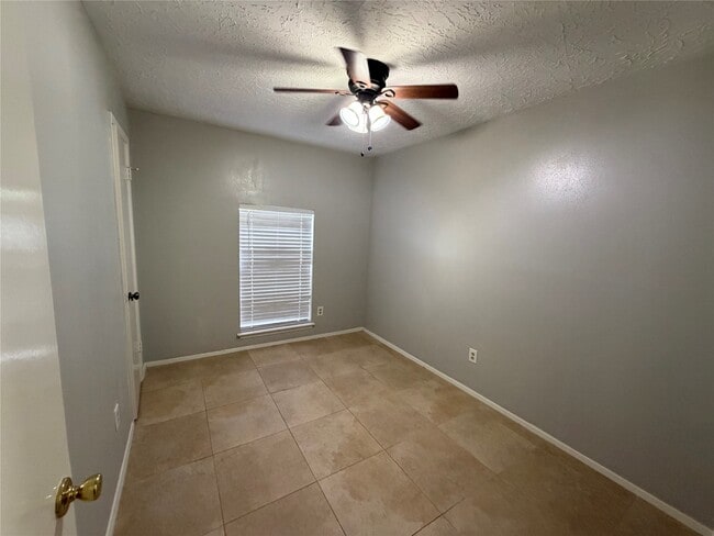 Building Photo - 2815 Fir Crest Ct