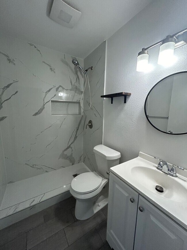 Building Photo - Charming 3 Bed, 2 Bath Home + Bonus 1 Bed/...