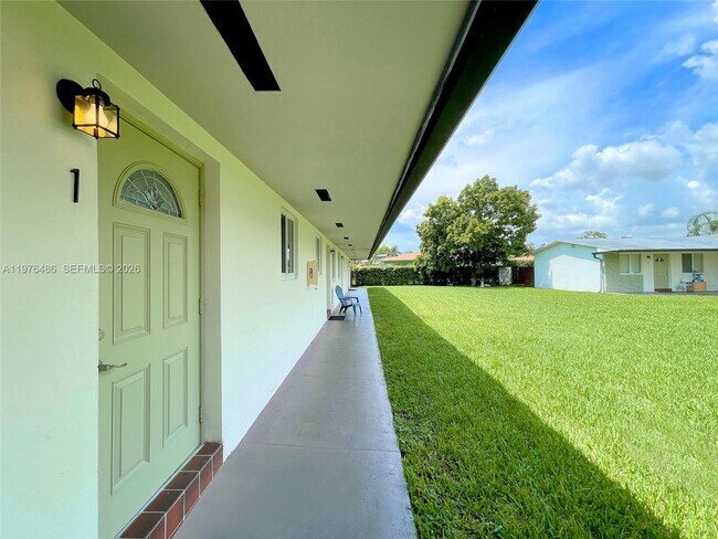 Building Photo - 592 NE 150th St