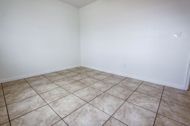 Building Photo - Three Bedroom Duplex