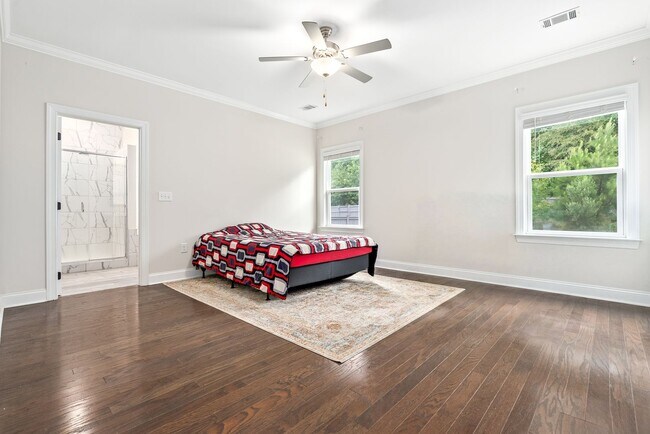Building Photo - 826 Clear Spring Dr