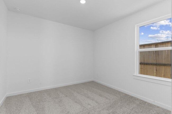 Building Photo - 1015 River Coral Ln