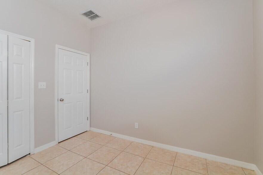 Building Photo - 717 Modena St