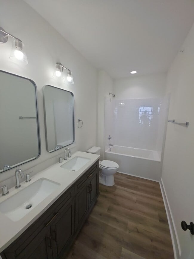 Building Photo - 3-Bedroom Highbury Townhome with Pool and Pickleball Court