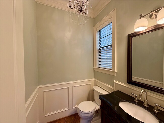 Building Photo - 2710 Nicholson St