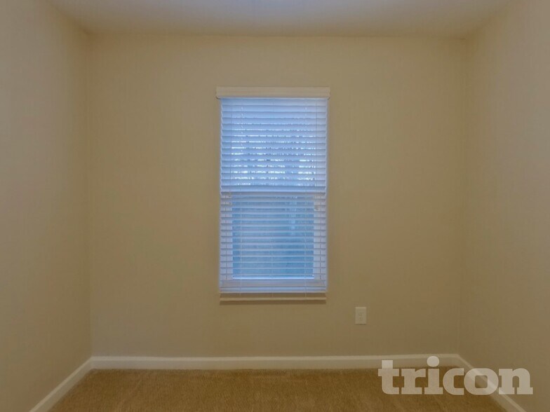 Building Photo - 808 Gunnar Dr