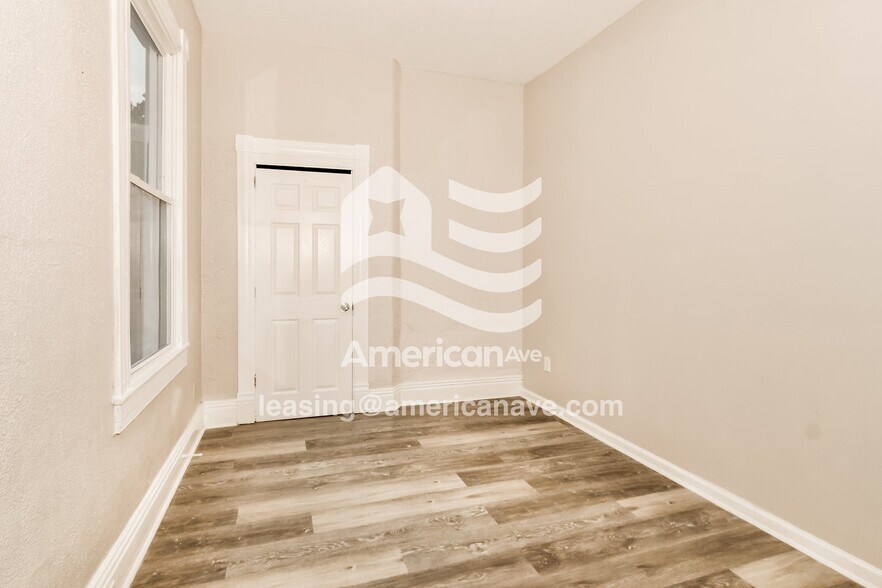 Building Photo - 803 S 33rd St