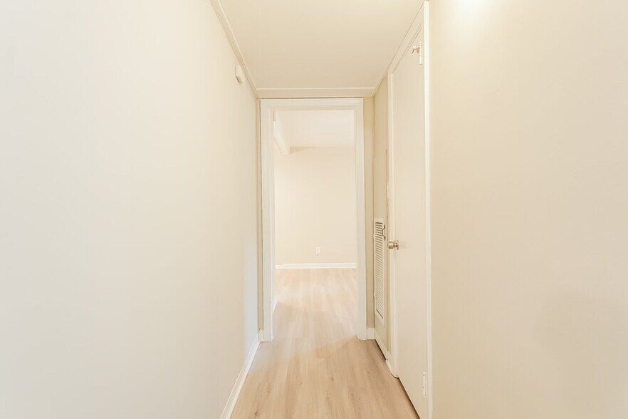 Building Photo - 209 Woodward Dr