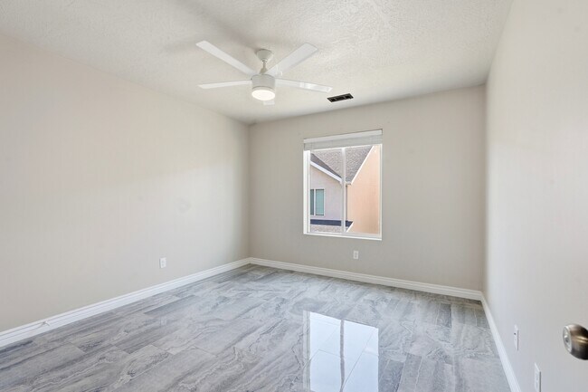 Building Photo - 1843 W 775 N