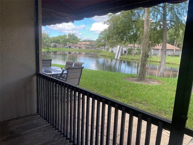 Building Photo - 9162 Vineyard Lake Dr