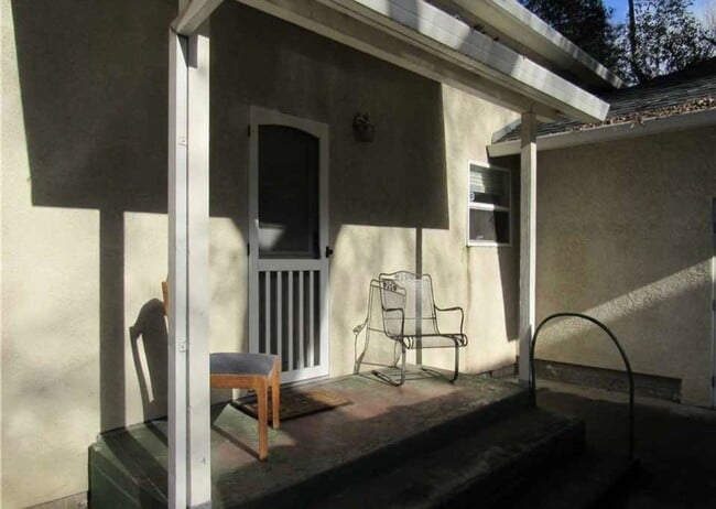 Building Photo - recently remodeled and updated!