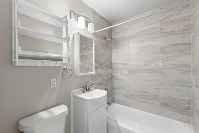 Building Photo - 709 E 41st St