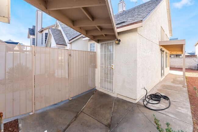 Building Photo - Charming Two-Story Home with Spacious Layout and Cozy Appeal!