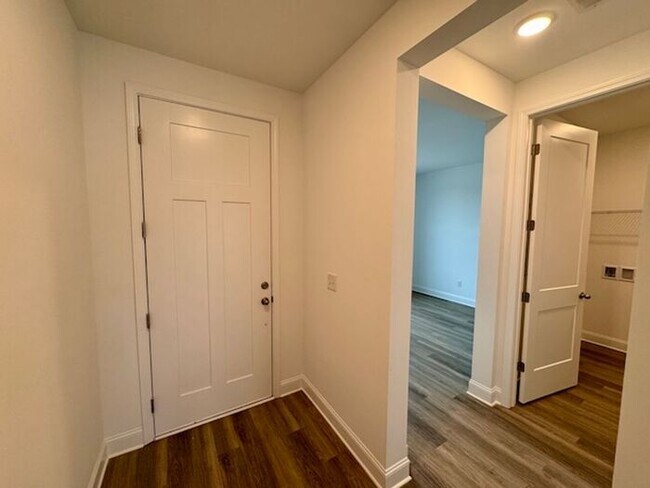 Building Photo - MOVE IN SPECIAL-3 bedroom with study/flex/office/keeping room