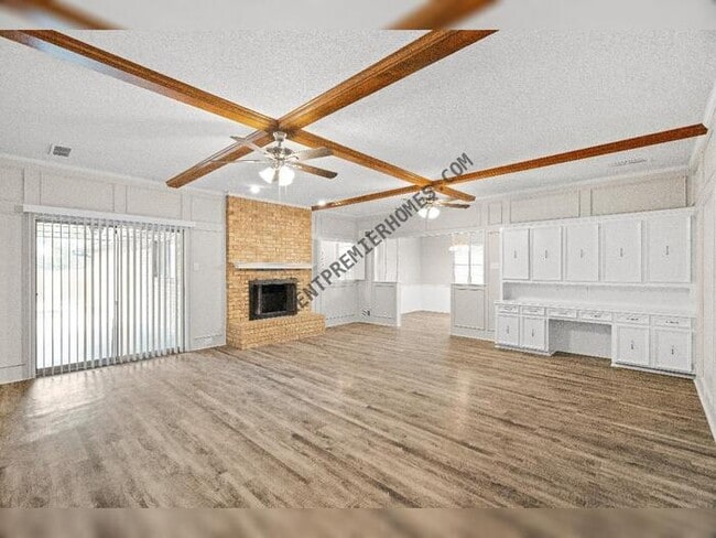 Building Photo - 1410 Pine Hill Dr