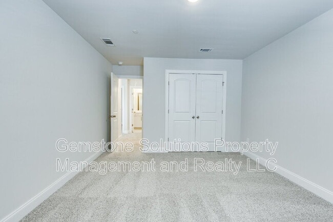 Building Photo - 204 Douglas Bend Rd