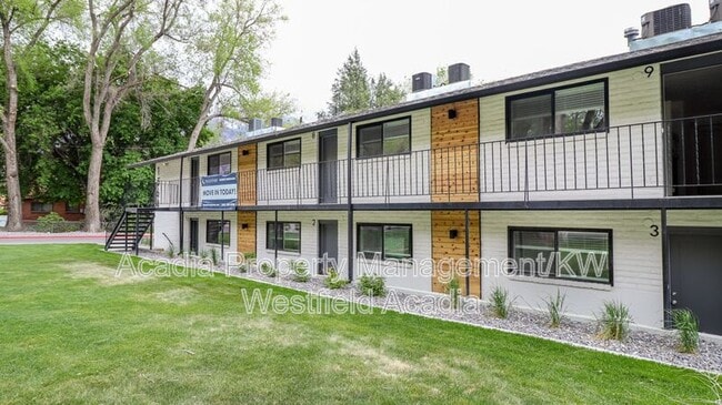 Building Photo - 1538 N Moon River Dr