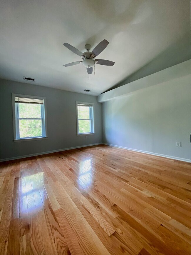 Building Photo - 2216 Summer St