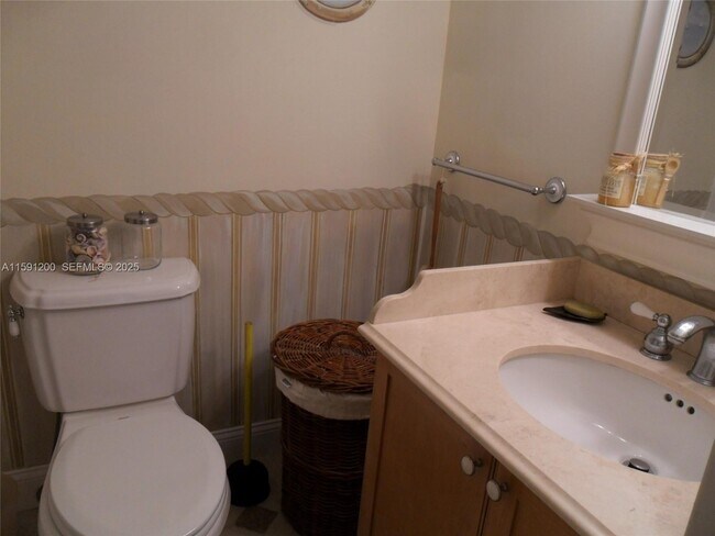 Building Photo - 100 Lincoln Rd