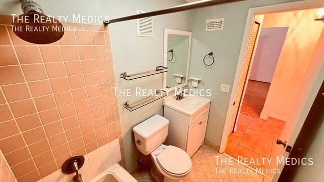 Building Photo - 999 Mancha Real Dr