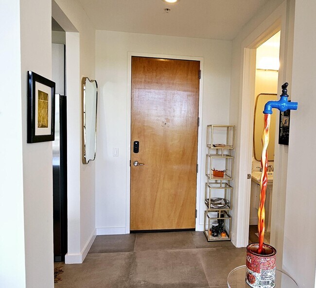 Building Photo - 365 SE 6th Ave