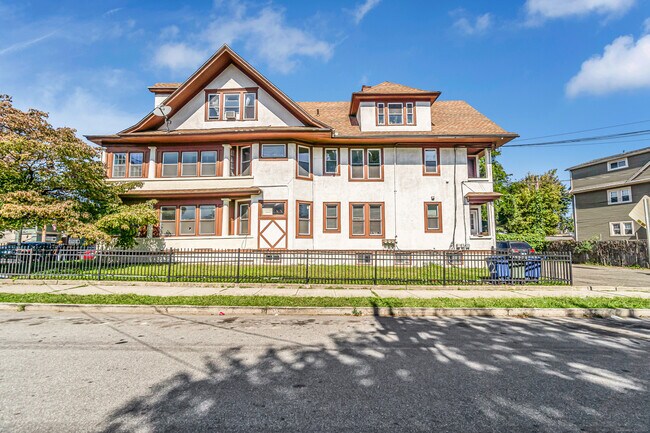 Primary Photo - 2679 Fairfield Ave