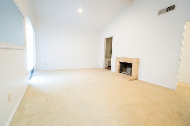 Building Photo - 11711 Memorial Dr