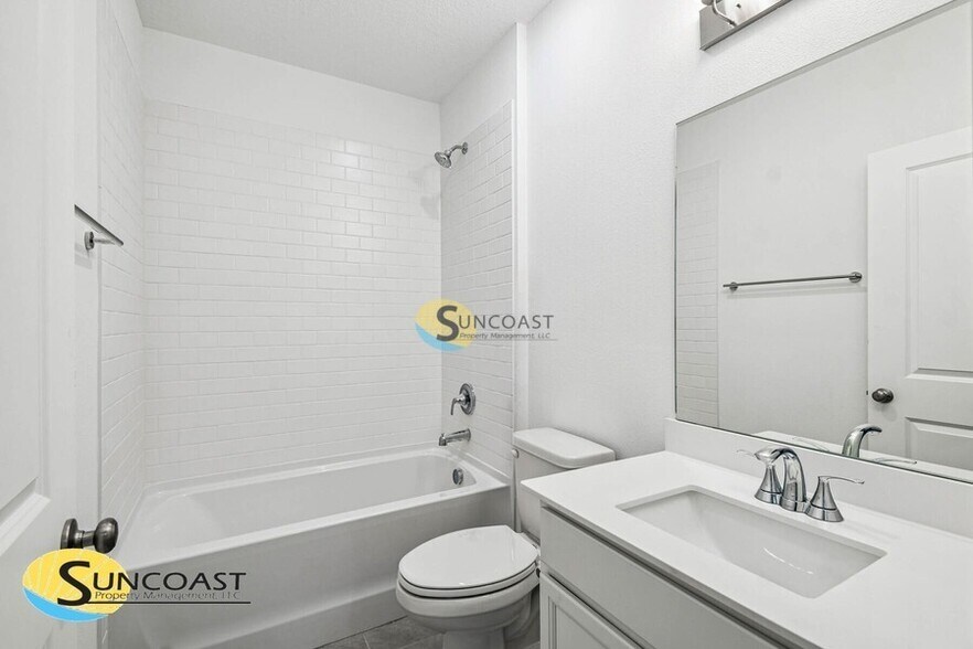 Building Photo - 8271 N Wakefield Dr