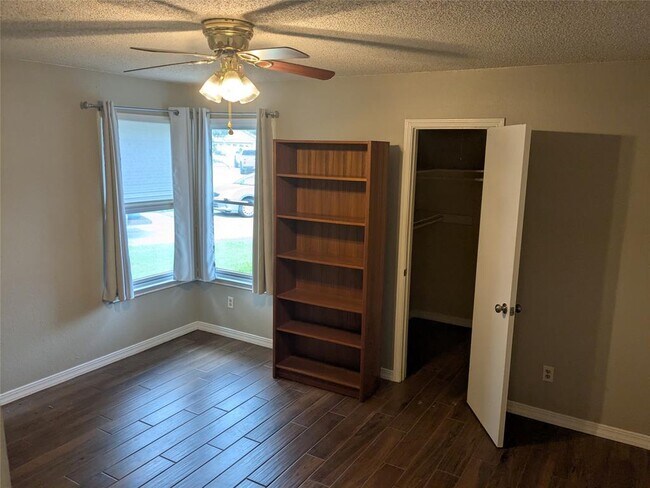 Building Photo - 2502 Charla Cir